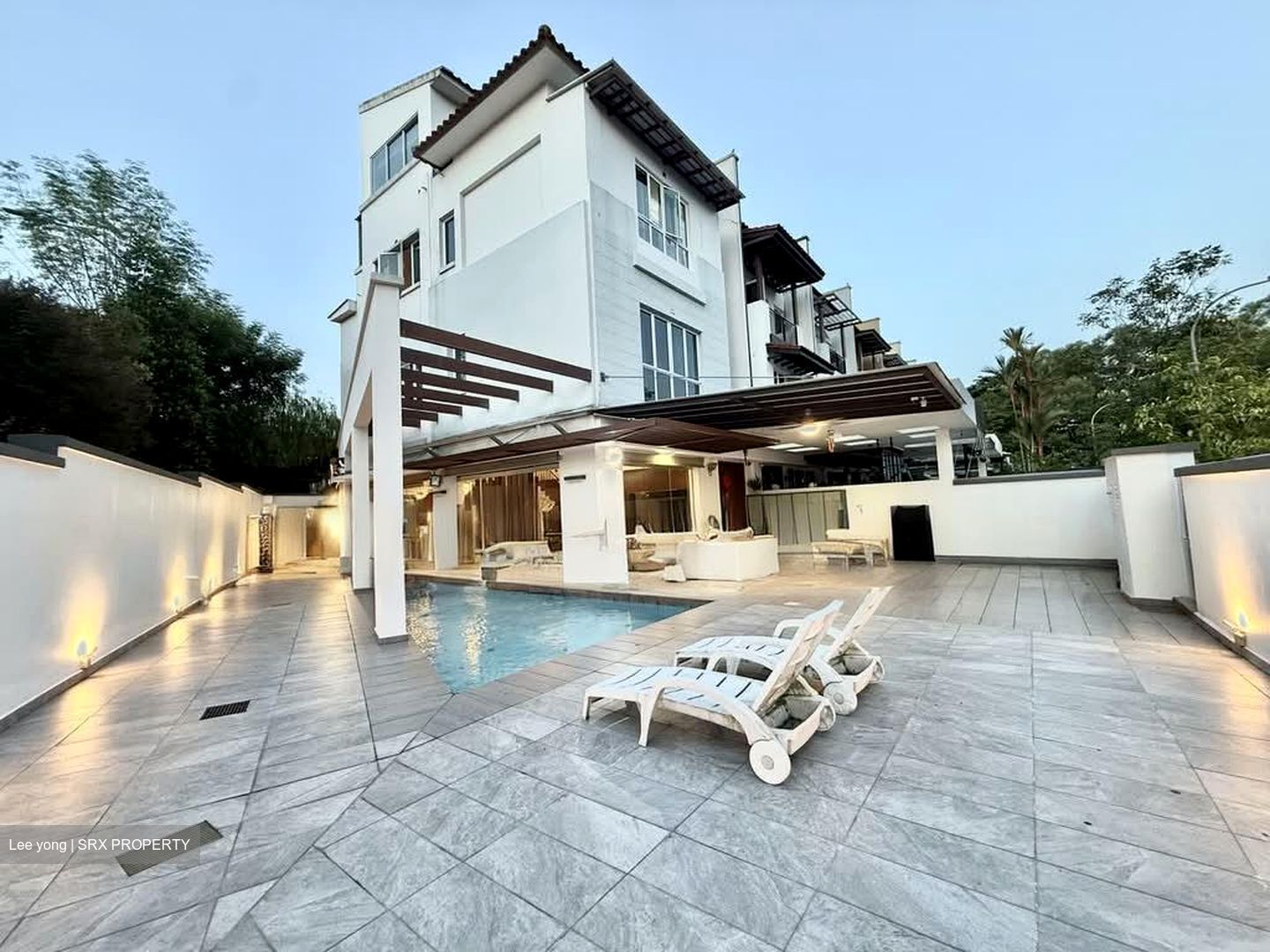 Straits Gardens (D27), Terrace #572291781